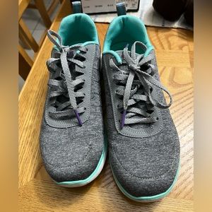 EUC Skechers air cooled memory foam sneakers